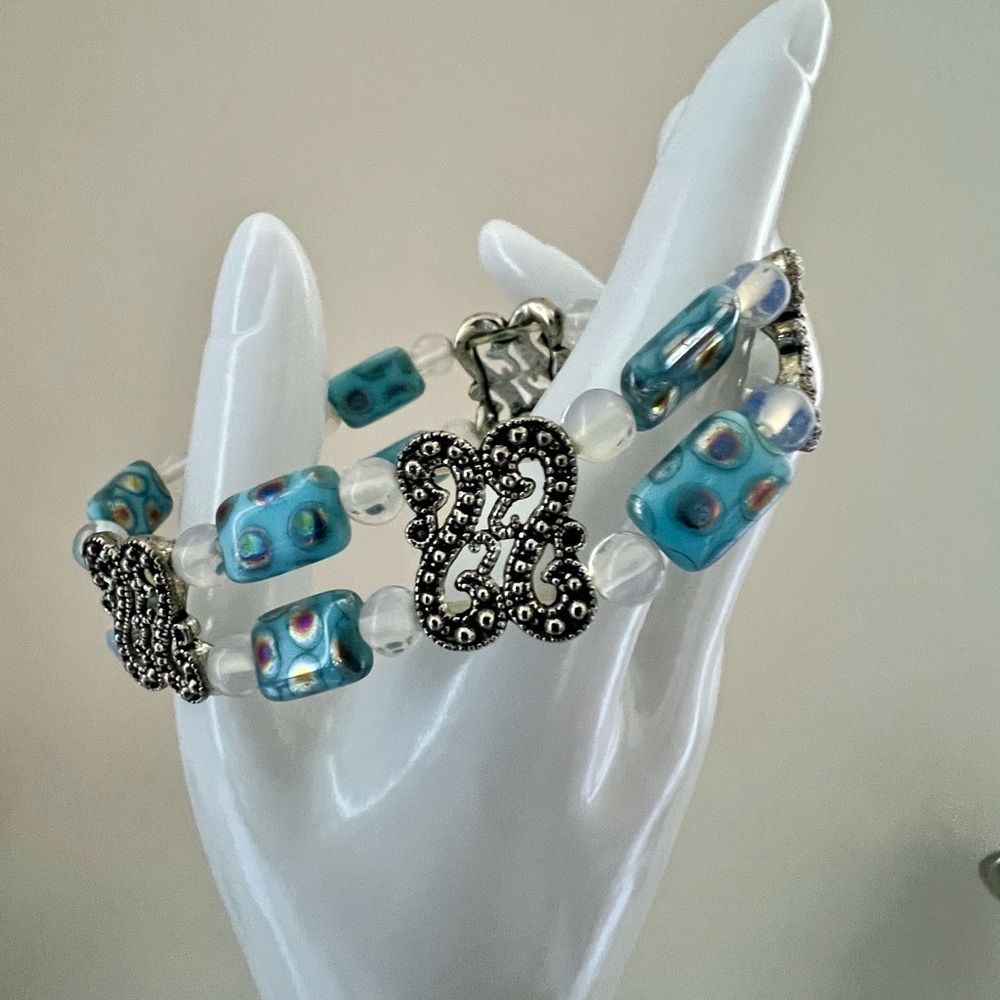 🩵 Turquoise Millefiori Glass Beaded Stretch Bracelet – Silver Accent Panels 🩵